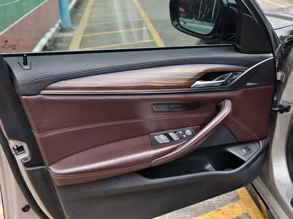 BMW 5 Series — фото 14