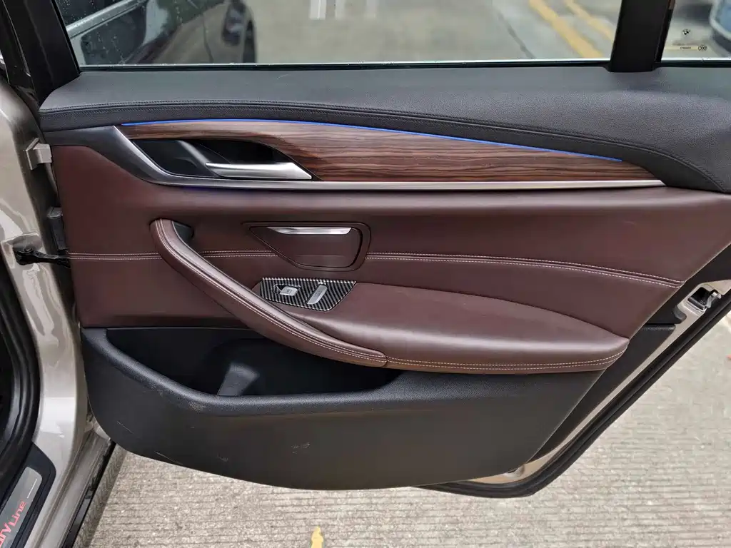 BMW 5 Series — фото 17