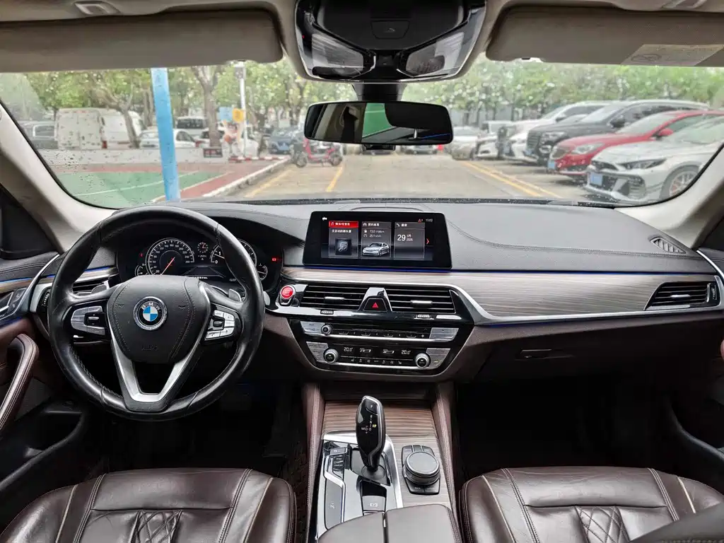 BMW 5 Series — фото 18