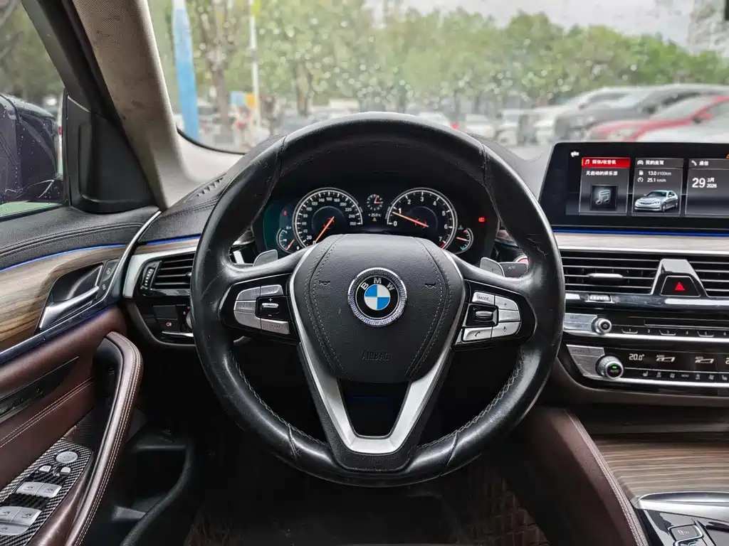 BMW 5 Series — фото 19