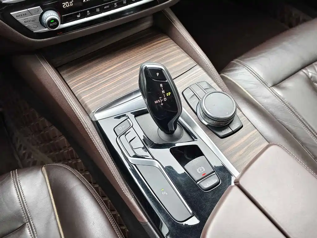 BMW 5 Series — фото 23