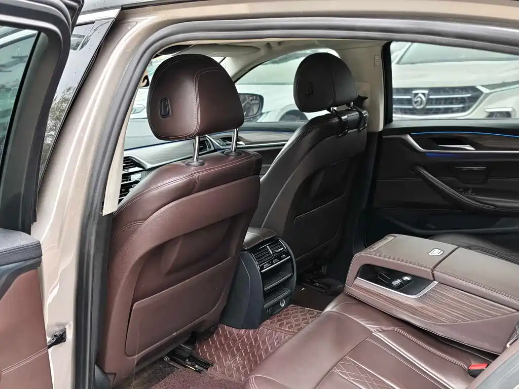 BMW 5 Series — фото 10