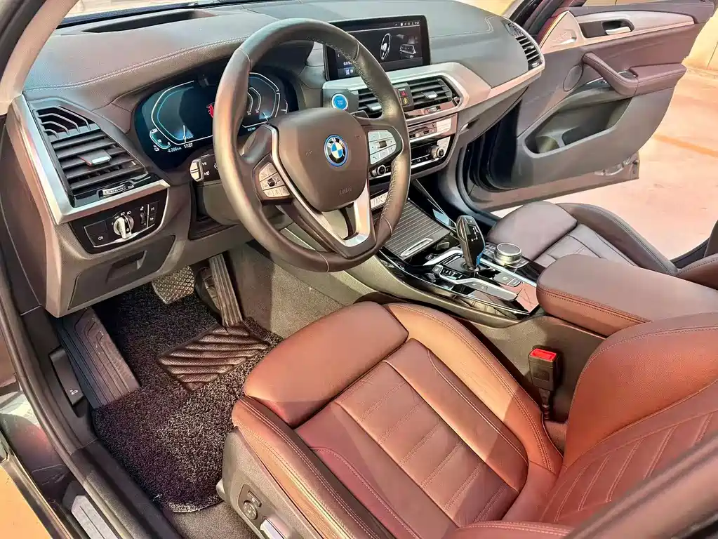 BMW iX3 — фото 9