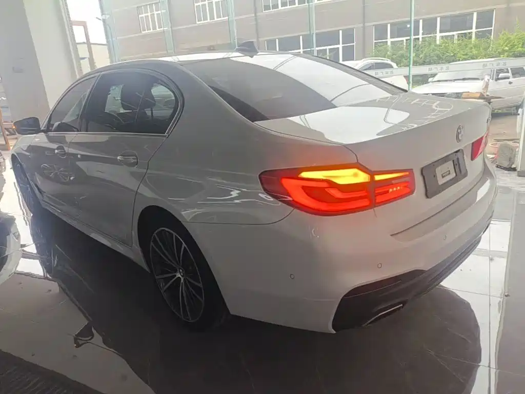 BMW 5 Series — фото 5