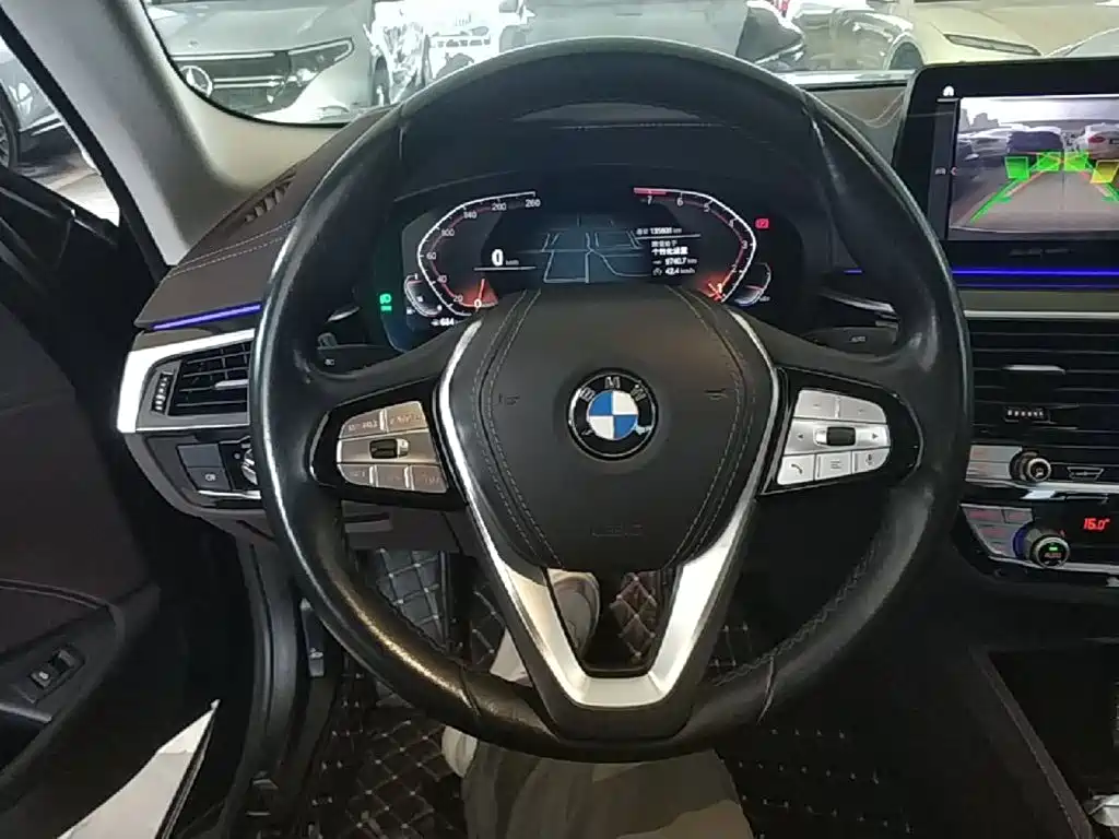 BMW 5 Series — фото 11