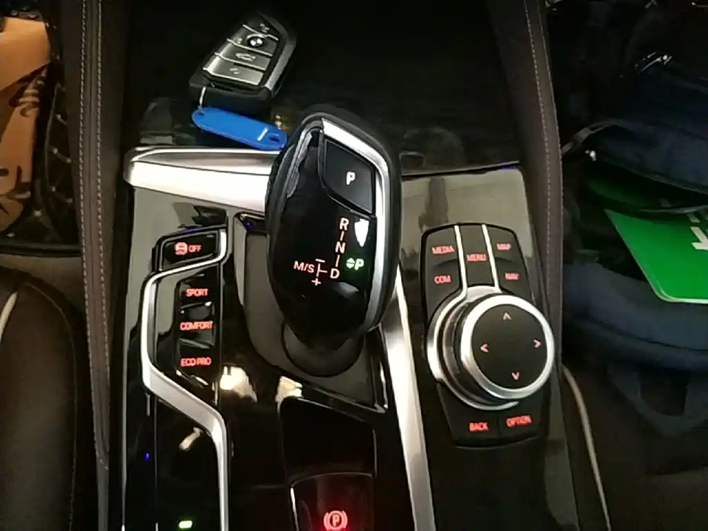 BMW 5 Series — фото 14