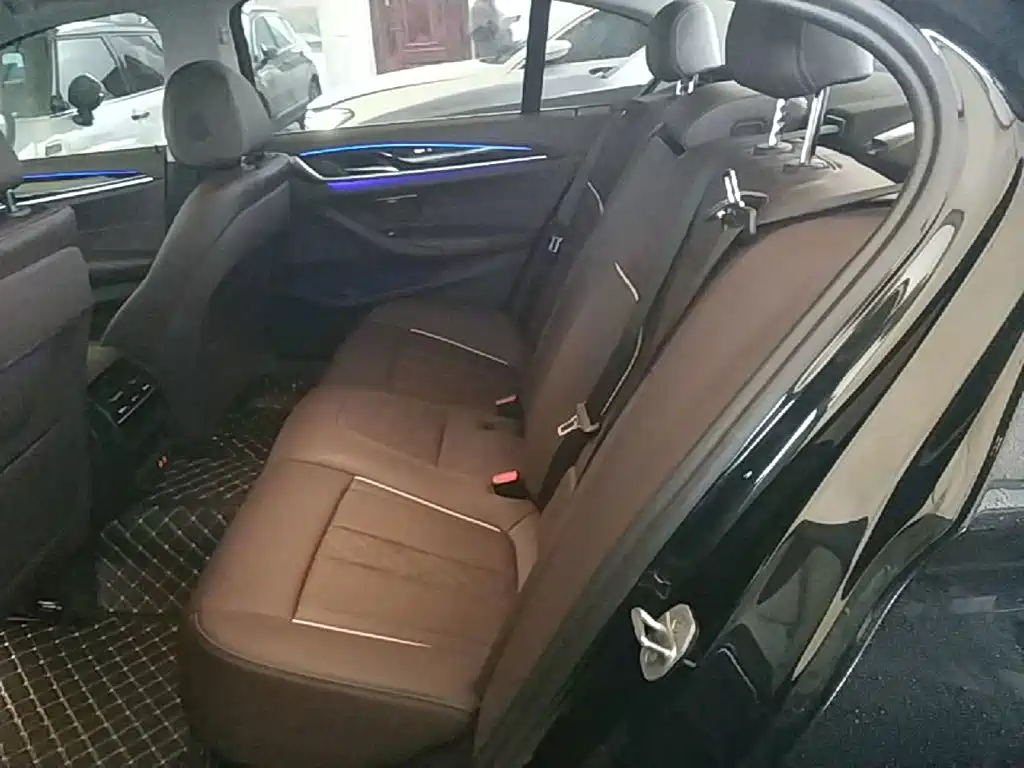 BMW 5 Series — фото 17