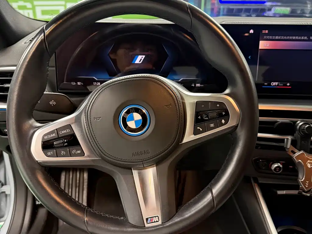 BMW i4 — фото 11