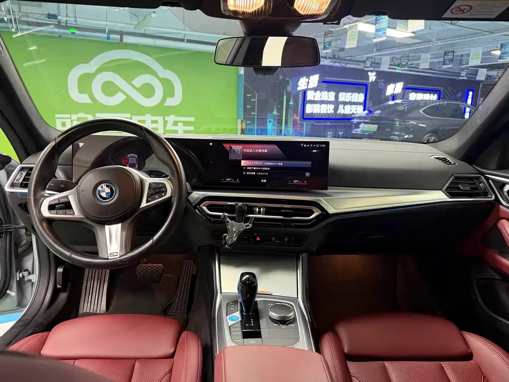 BMW i4 — фото 15