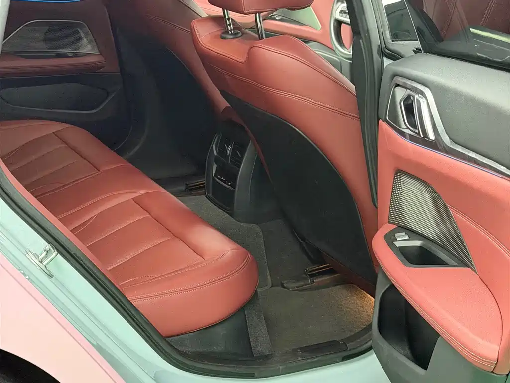 BMW i4 — фото 18