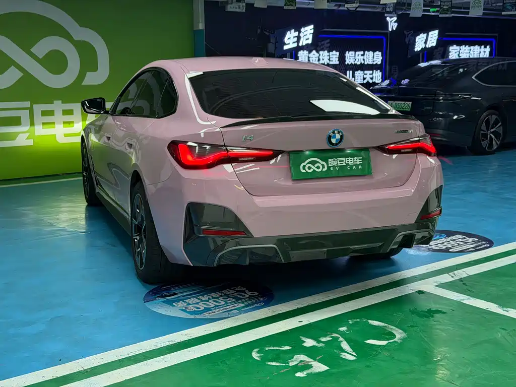 BMW i4 — фото 21
