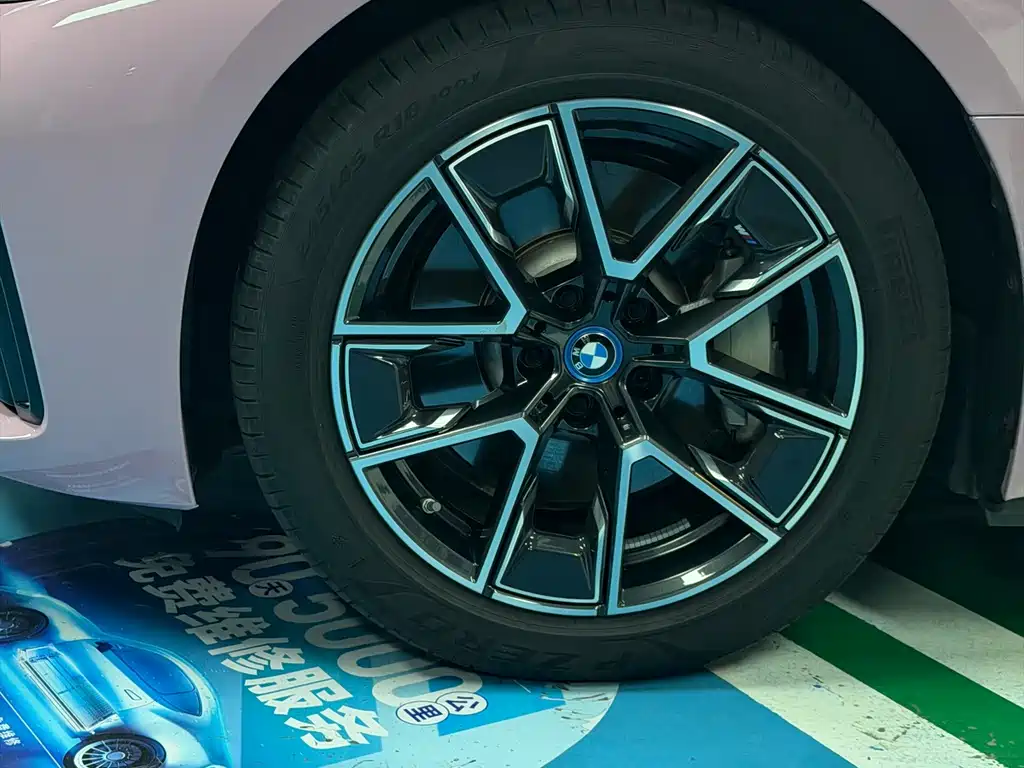 BMW i4 — фото 6