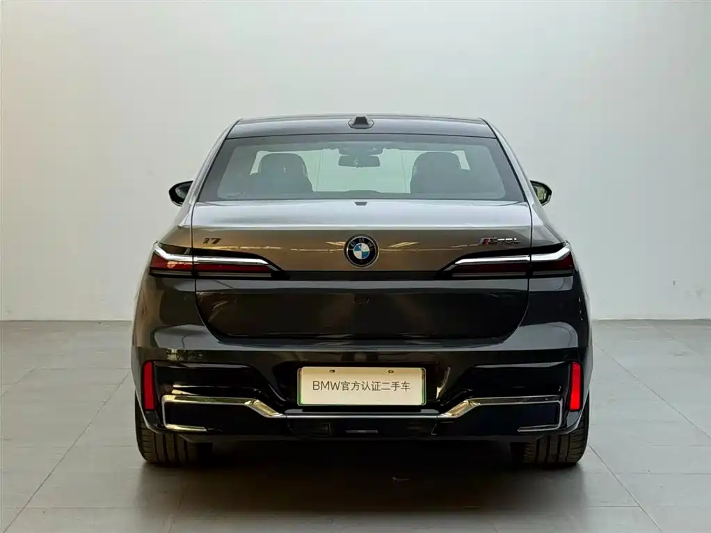 BMW i7 M70L — фото 5