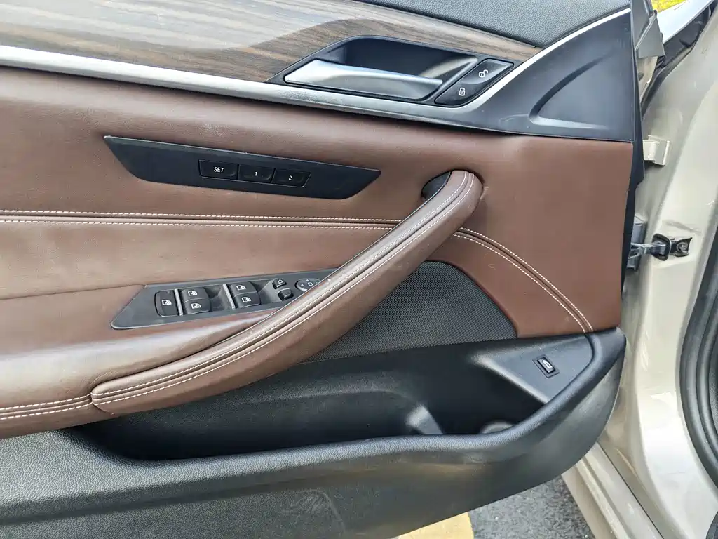 BMW 5 Series — фото 11