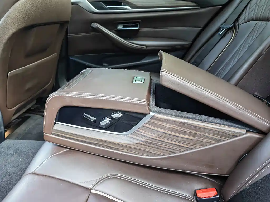 BMW 5 Series — фото 13