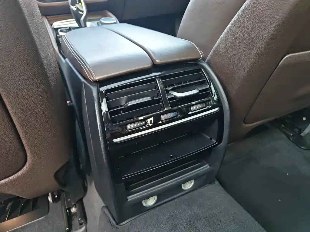 BMW 5 Series — фото 14