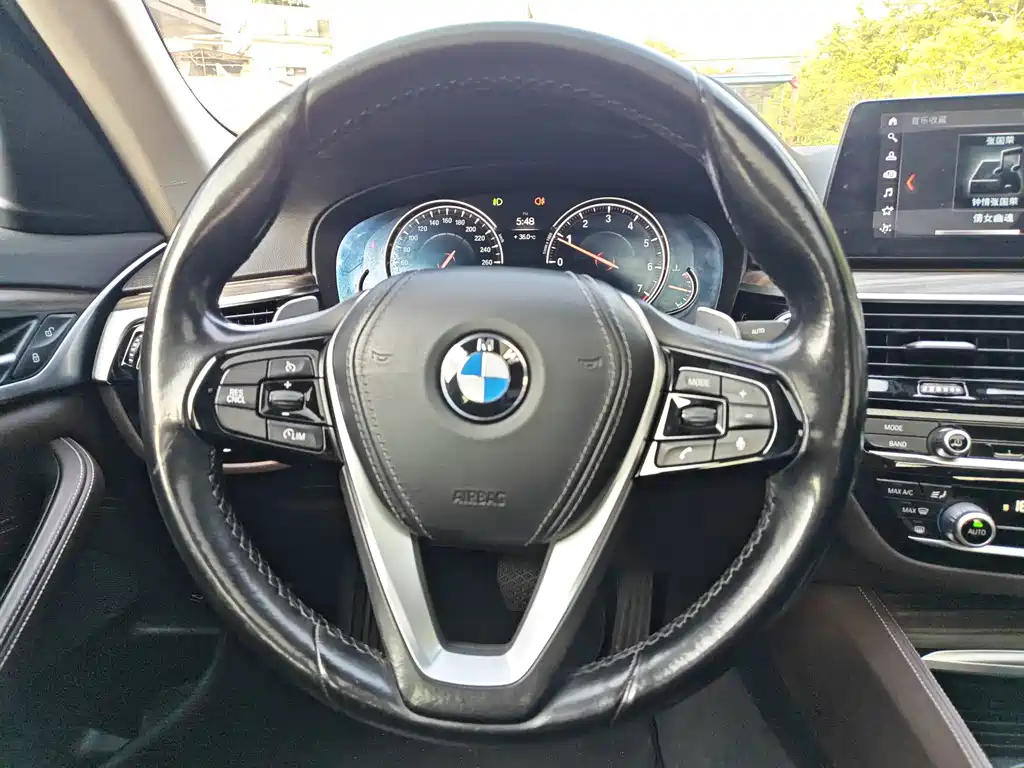 BMW 5 Series — фото 18