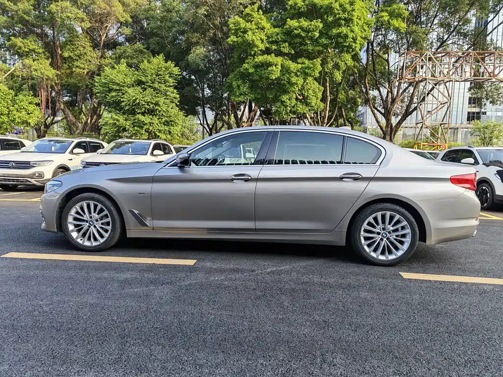 BMW 5 Series — фото 7