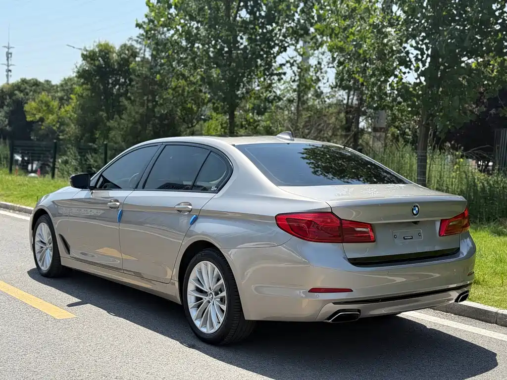 BMW 5 Series — фото 4