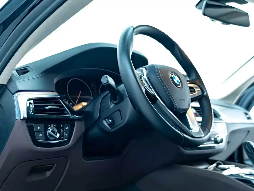BMW 5 Series — фото 11