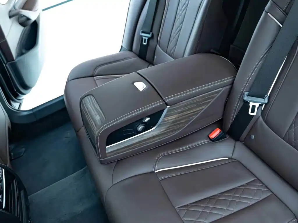 BMW 5 Series — фото 10