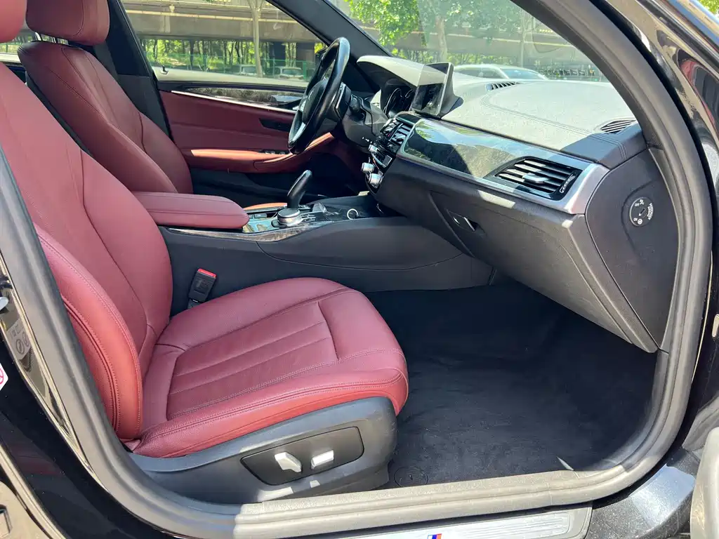 BMW 5 Series — фото 14
