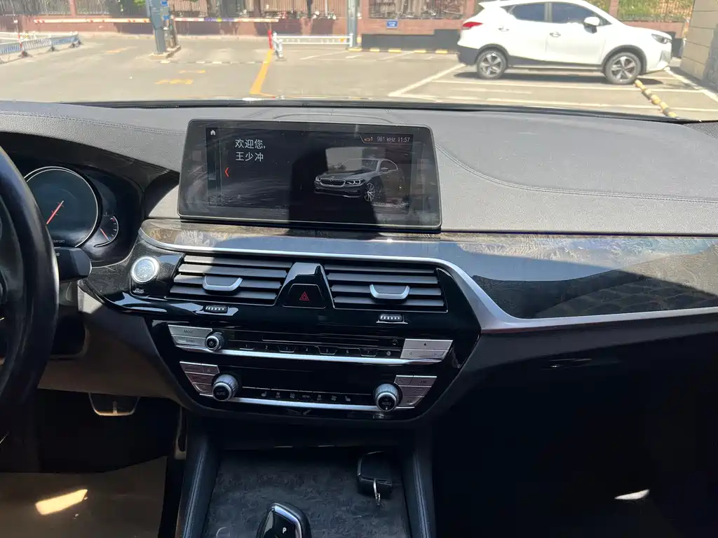 BMW 5 Series — фото 18