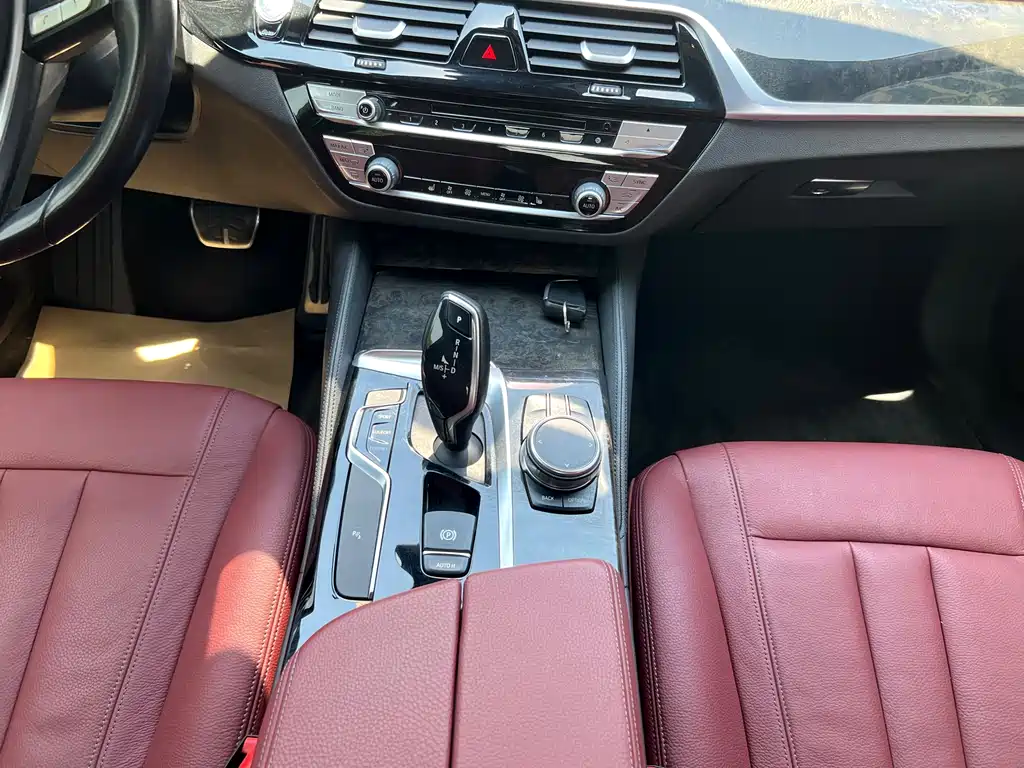 BMW 5 Series — фото 19