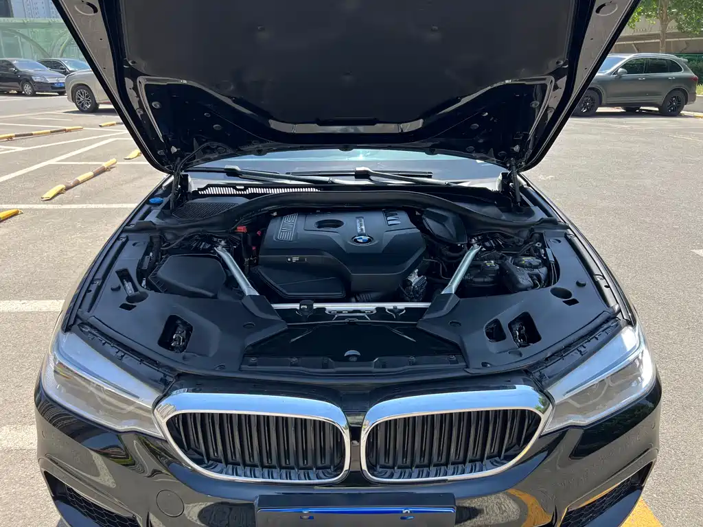 BMW 5 Series — фото 21