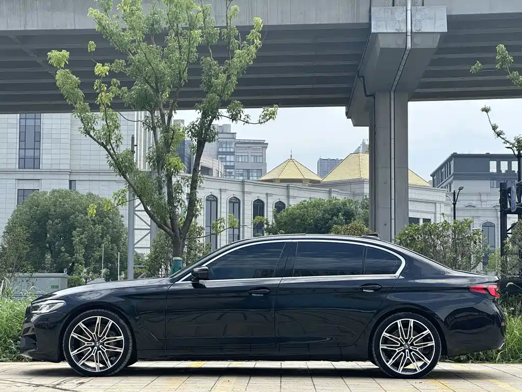 BMW 5 Series New Energy — фото 7