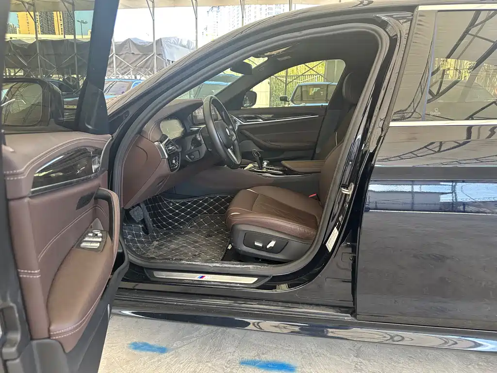 BMW 5 Series — фото 14