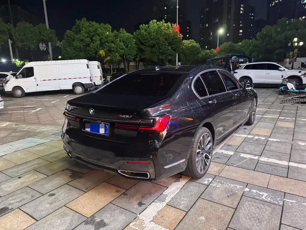 BMW 7 Series — фото 14