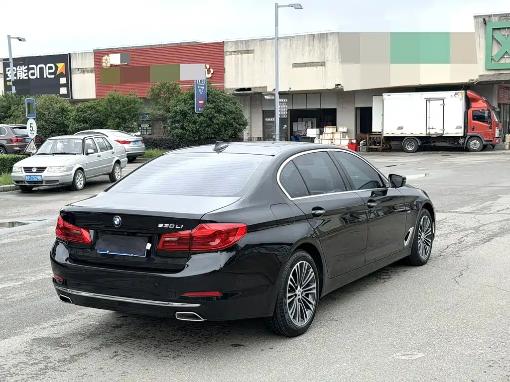 BMW 5 Series — фото 9