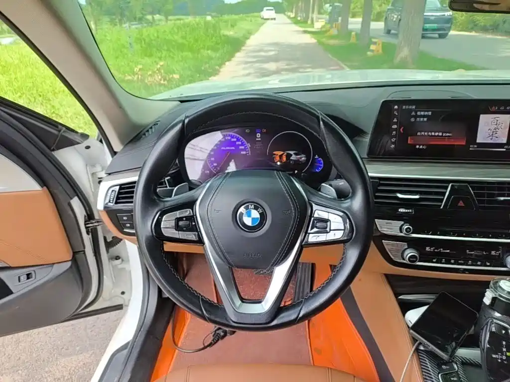 BMW 5 Series — фото 11