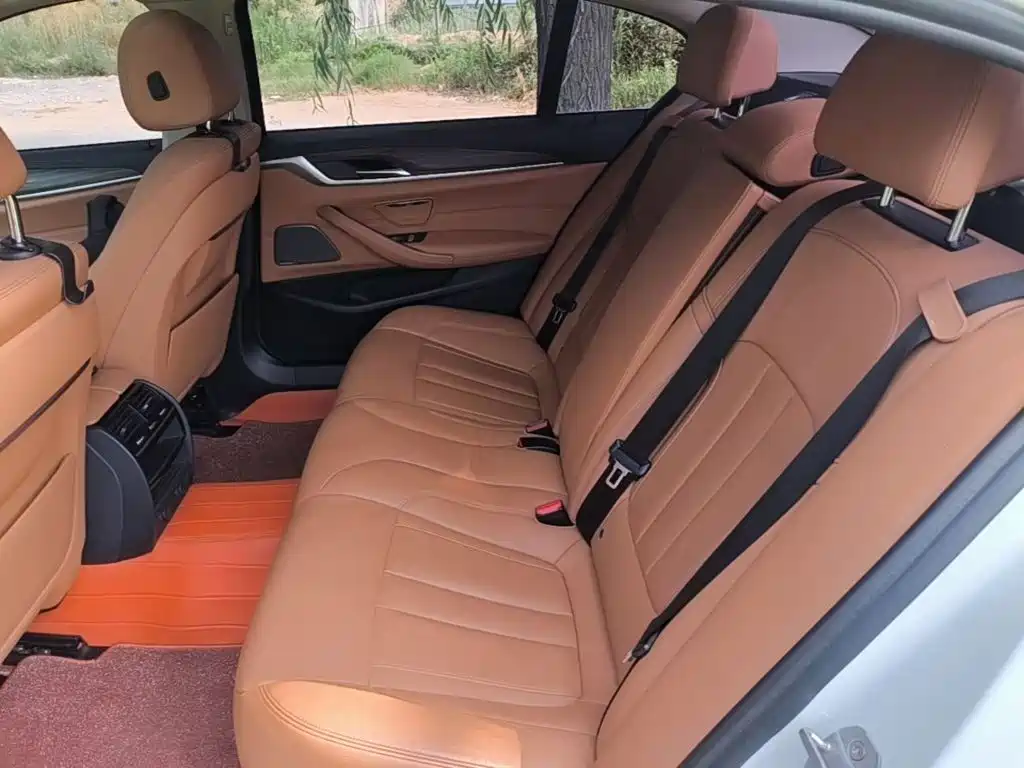 BMW 5 Series — фото 17