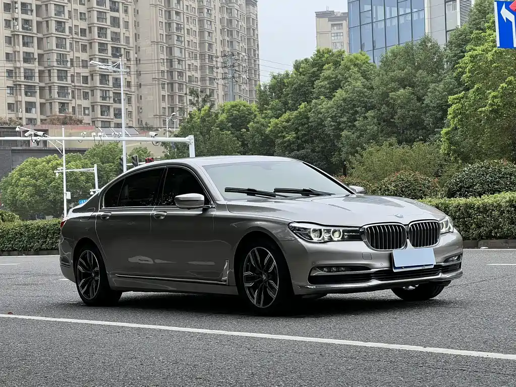 BMW 7 Series — фото 2