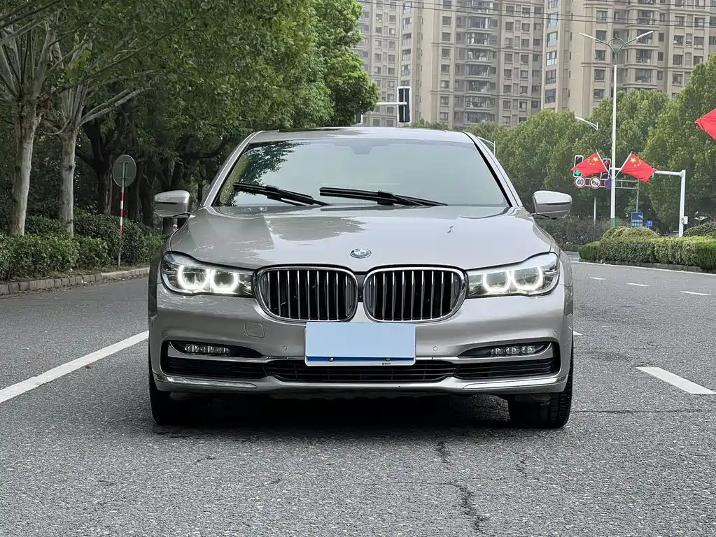 BMW 7 Series — фото 3