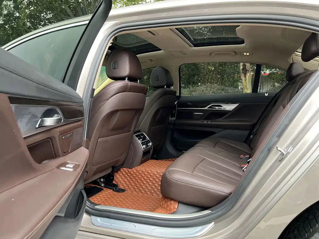 BMW 7 Series — фото 10