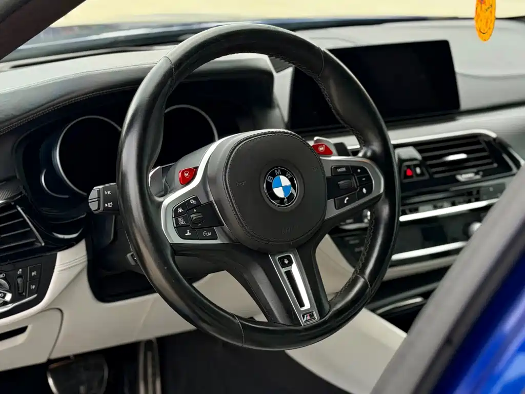 BMW M5 — фото 7