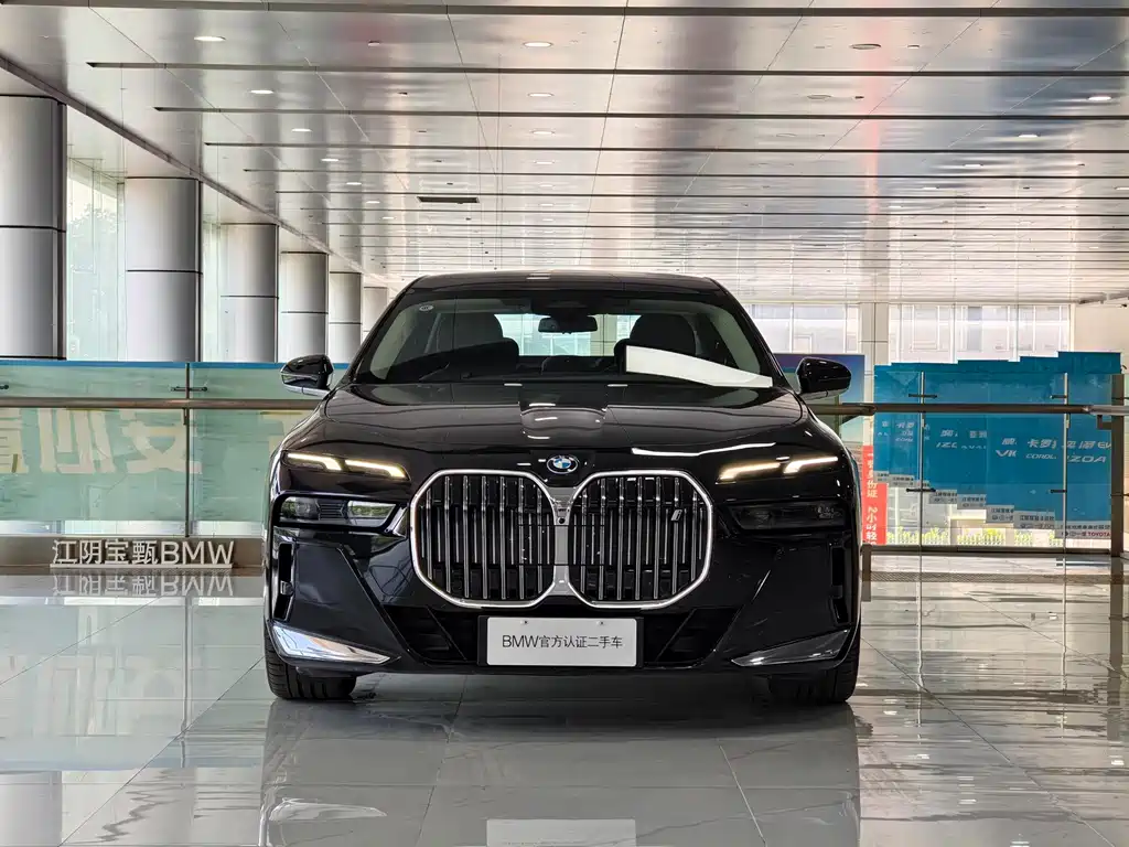 BMW i7 — фото 4