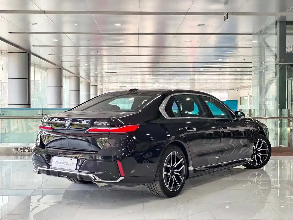 BMW i7 — фото 5