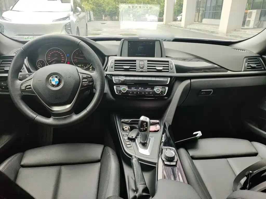 BMW 3 Series GT — фото 6