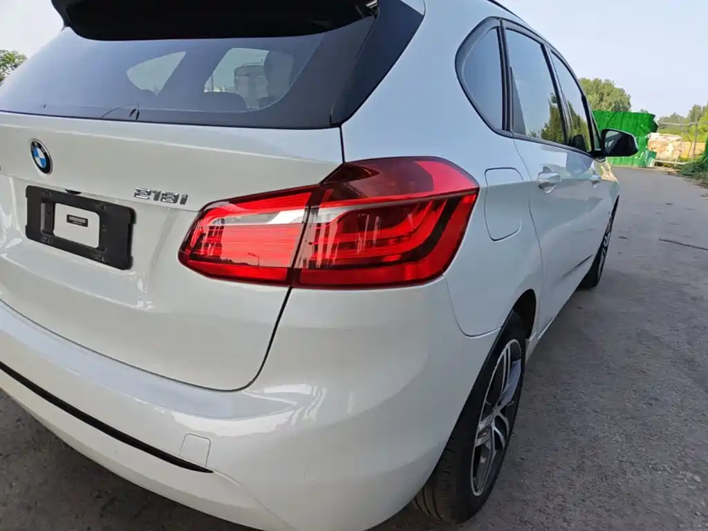 BMW 2 Series Active Tourer — фото 8