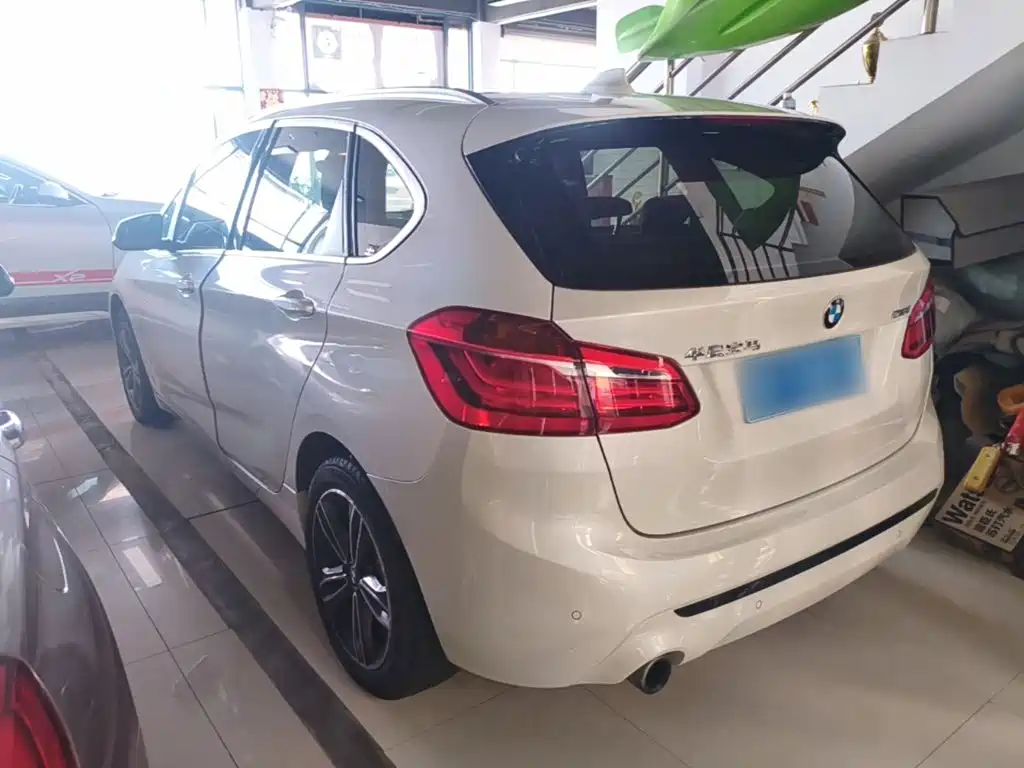 BMW 2 Series Active Tourer — фото 5