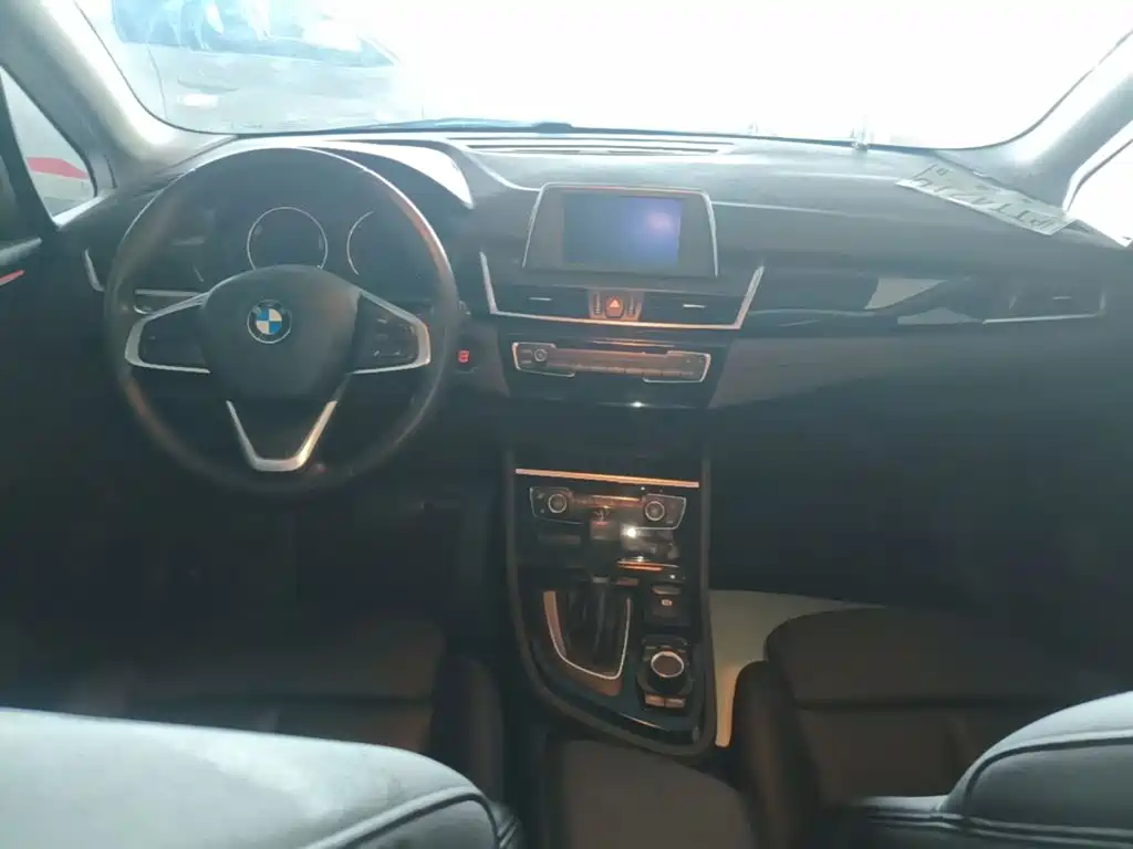 BMW 2 Series Active Tourer — фото 10