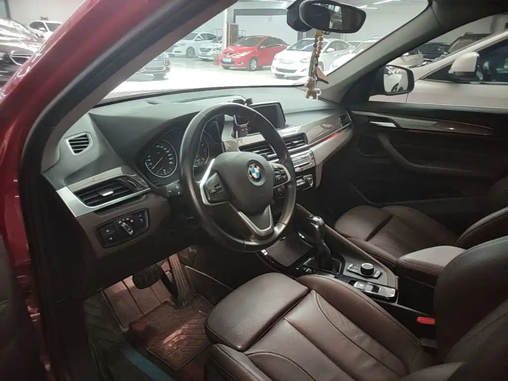 BMW X1 — фото 10