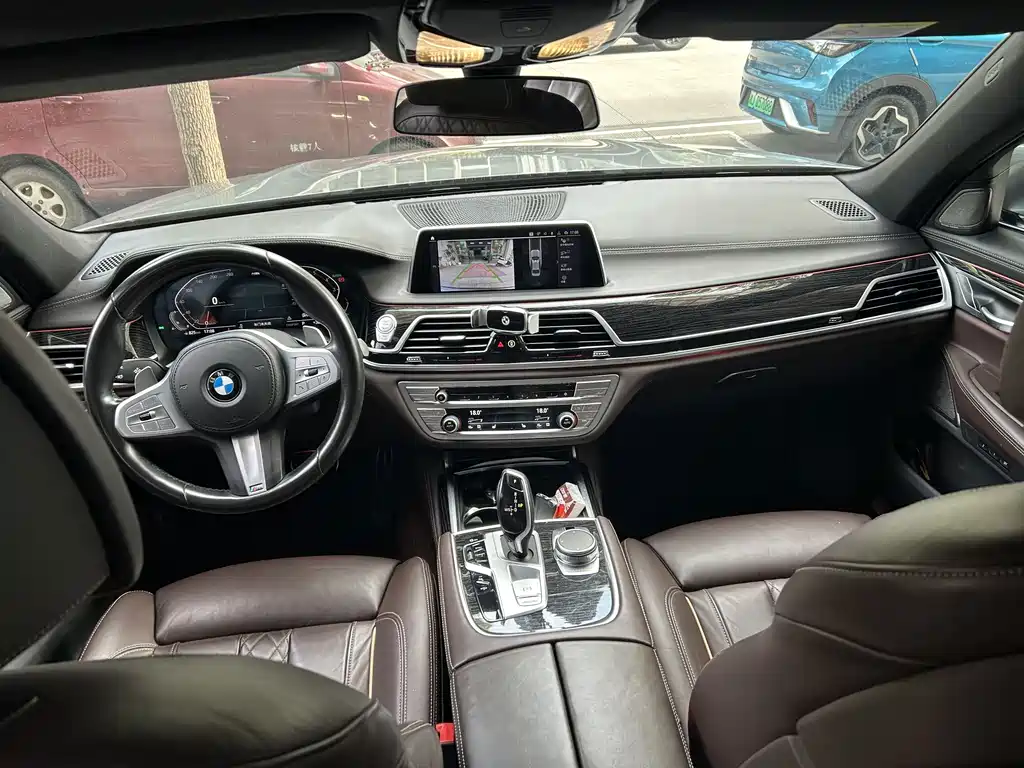 BMW 7 Series — фото 2
