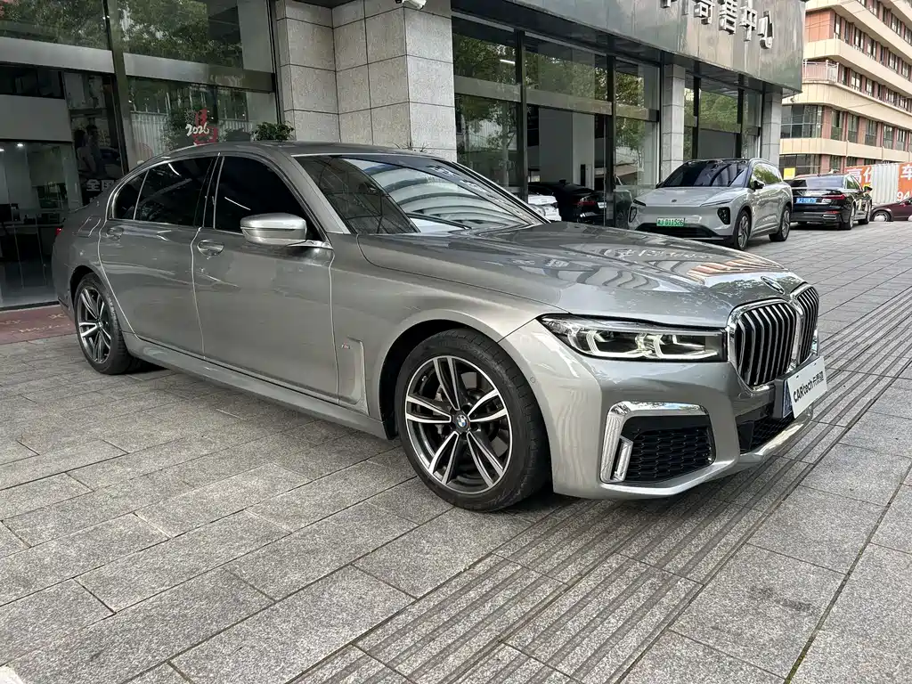 BMW 7 Series — фото 14