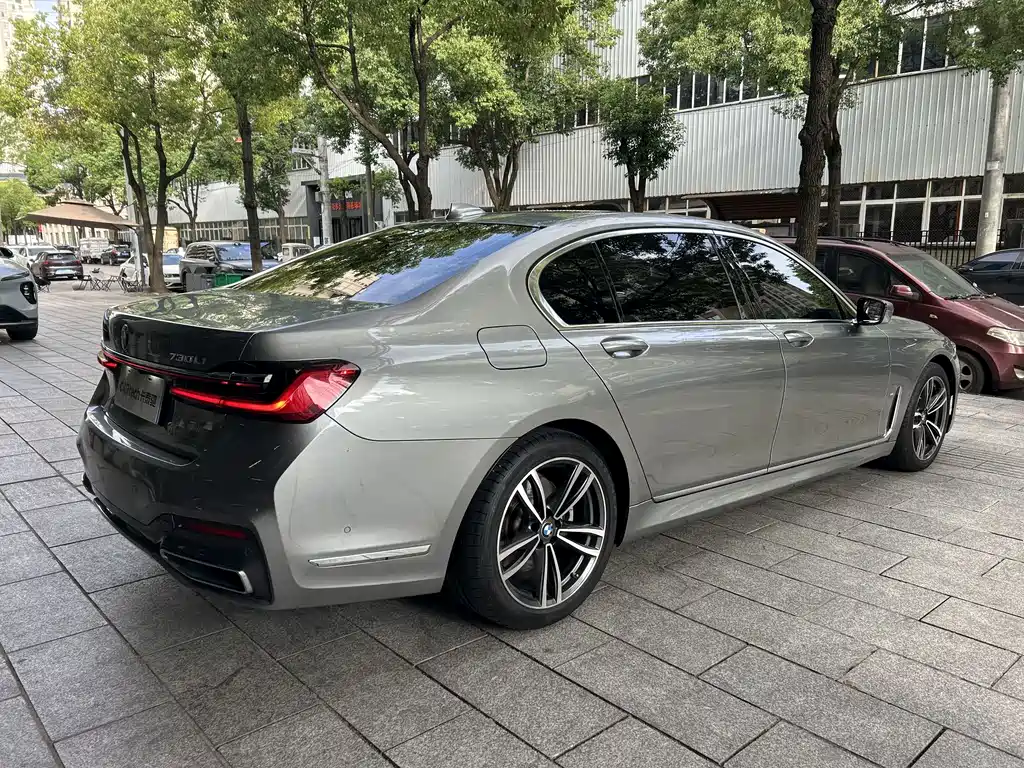 BMW 7 Series — фото 9