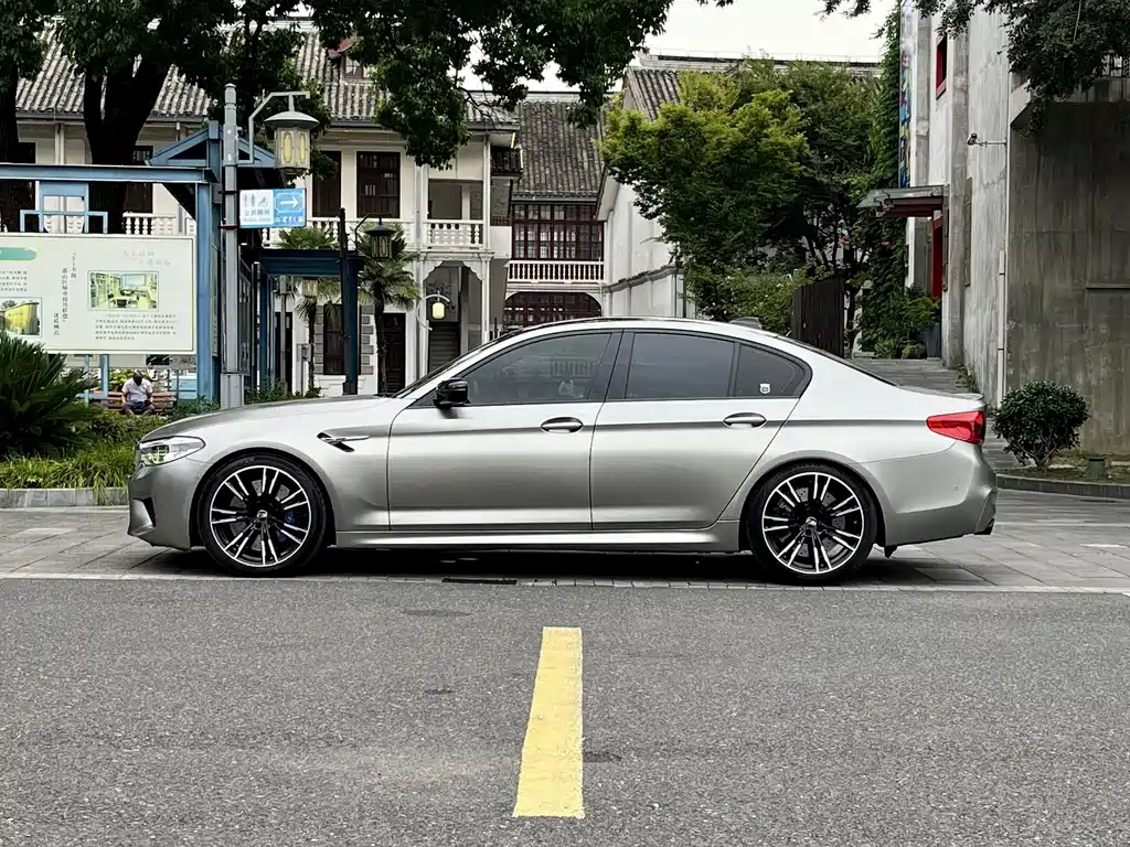 BMW M5 — фото 3